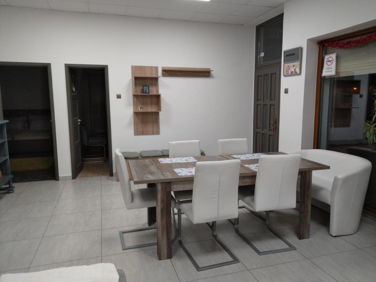Silver Dream Apartmanhaz เดเบรตเซน ภายนอก รูปภาพ