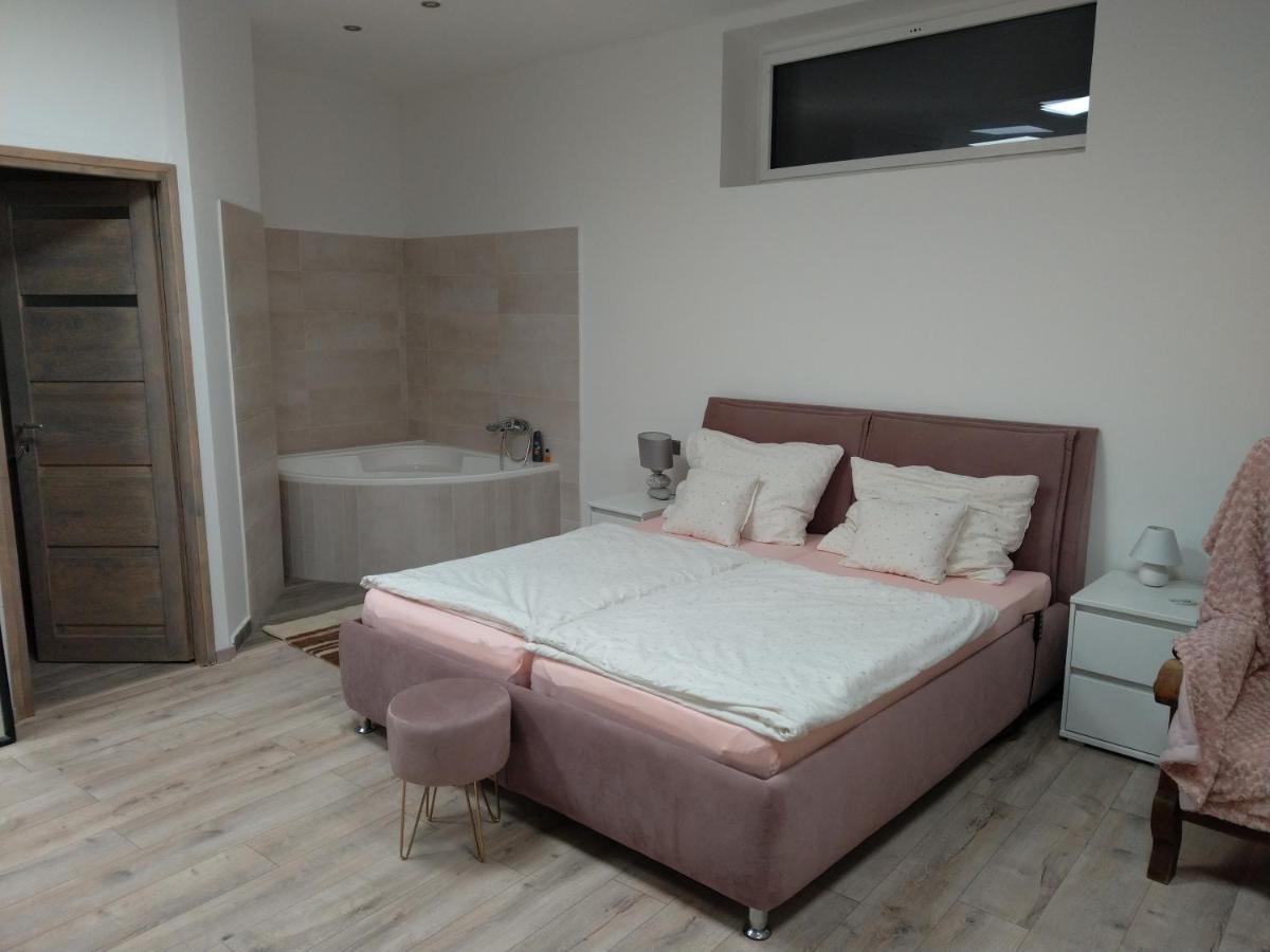 Silver Dream Apartmanhaz เดเบรตเซน ภายนอก รูปภาพ