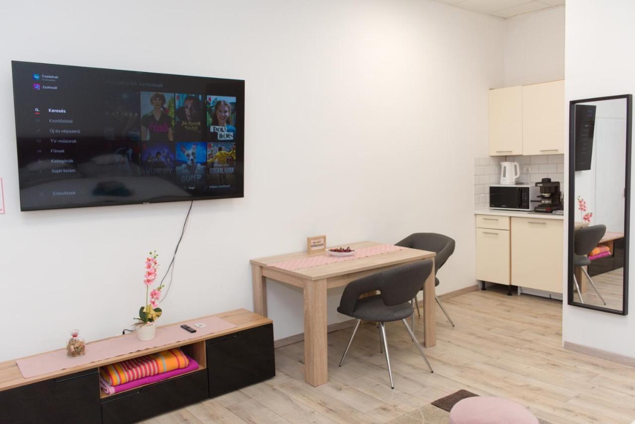 Silver Dream Apartmanhaz เดเบรตเซน ภายนอก รูปภาพ