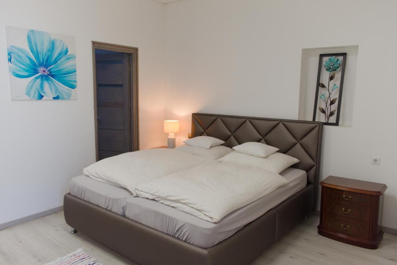 Silver Dream Apartmanhaz เดเบรตเซน ภายนอก รูปภาพ
