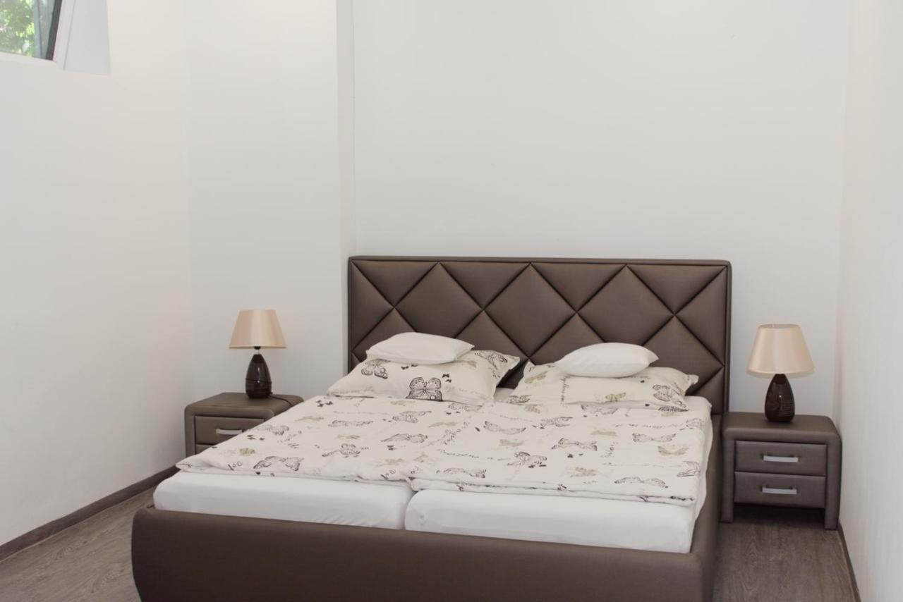 Silver Dream Apartmanhaz เดเบรตเซน ภายนอก รูปภาพ