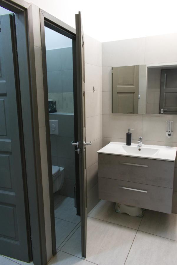 Silver Dream Apartmanhaz เดเบรตเซน ภายนอก รูปภาพ