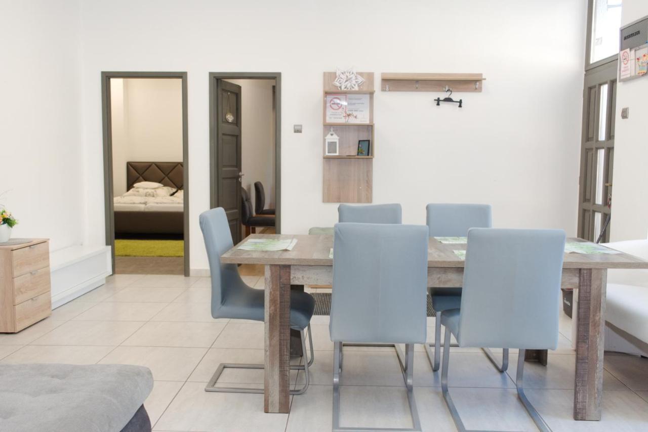 Silver Dream Apartmanhaz เดเบรตเซน ภายนอก รูปภาพ